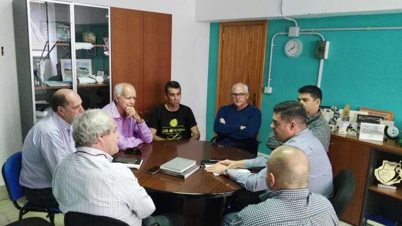 Reunión del concejal Diego Ojeda con representantes del colectivo de exjugadores de la UD Las Palmas (Foto TA)
